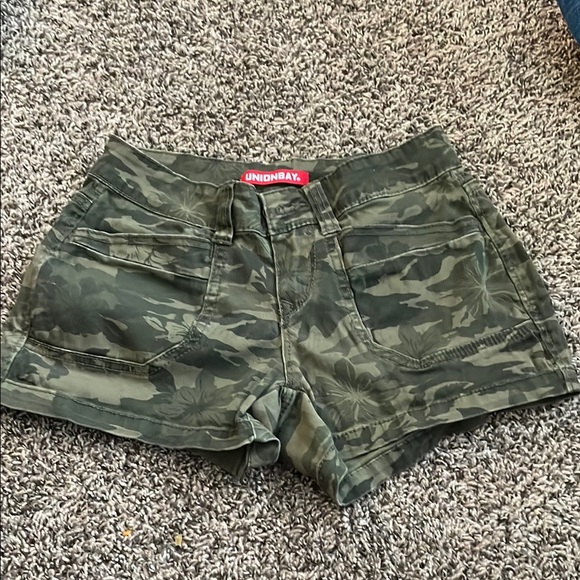 UNIONBAY Pants - UNIONBAY Women's Olive Camo Cargo Shorts